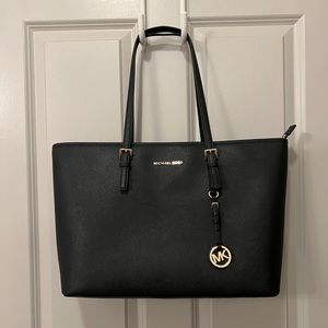 Michael Kors Jet Set Medium Saffiano Leather Top-Zip Tote Bag